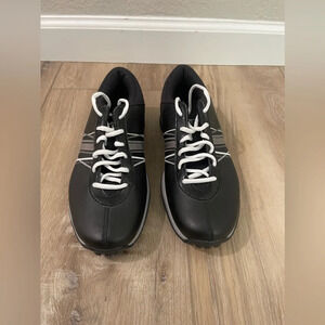 NWOT women’s Nike Cleats